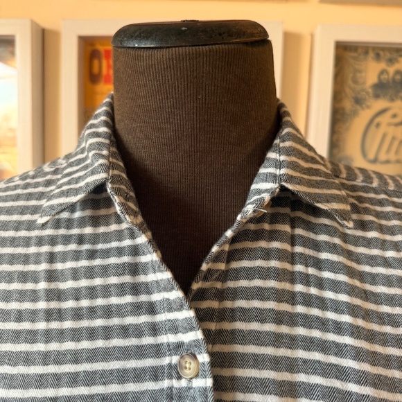 Black and white striped Abercrombie & Fitch shirtdress - Picture 4 of 8